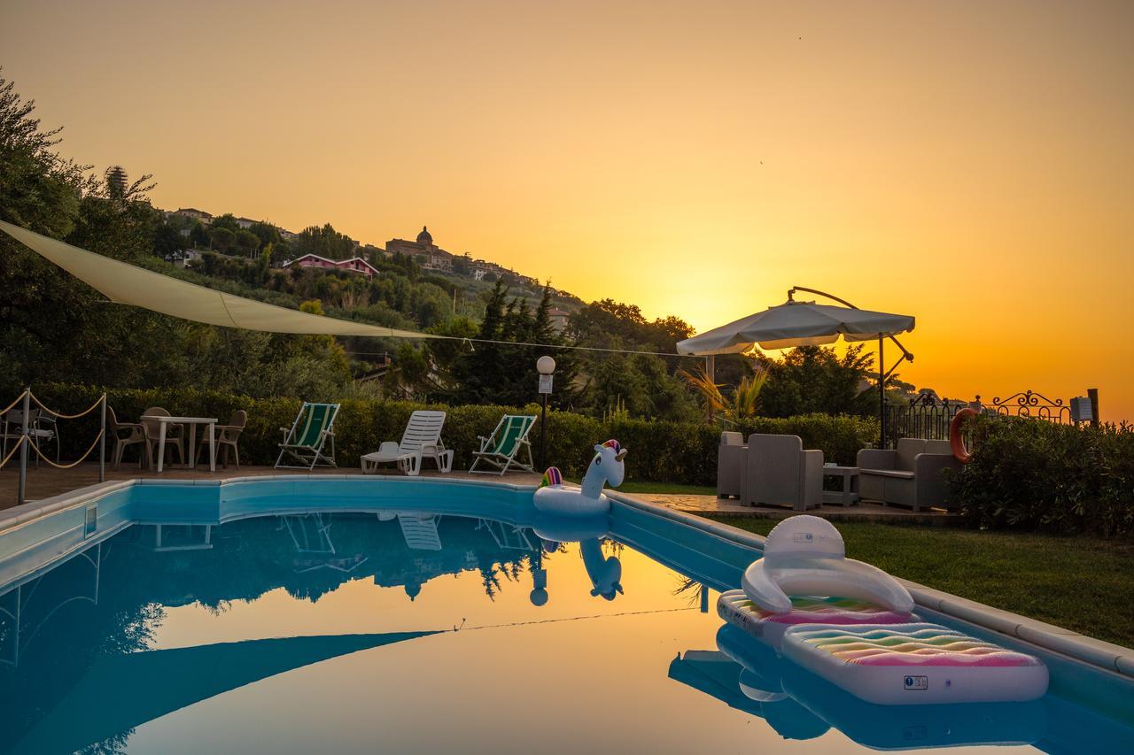 Casale Delle Rose B&B Fattoria Montepagano Экстерьер фото